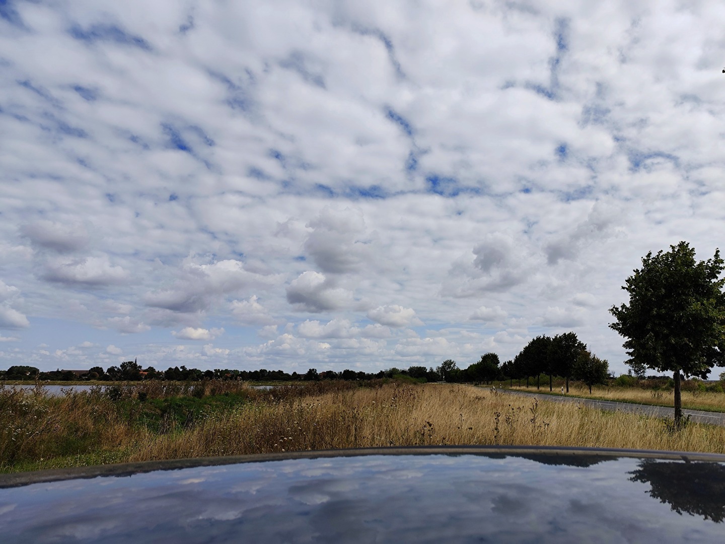 gespiegelt im Autodach