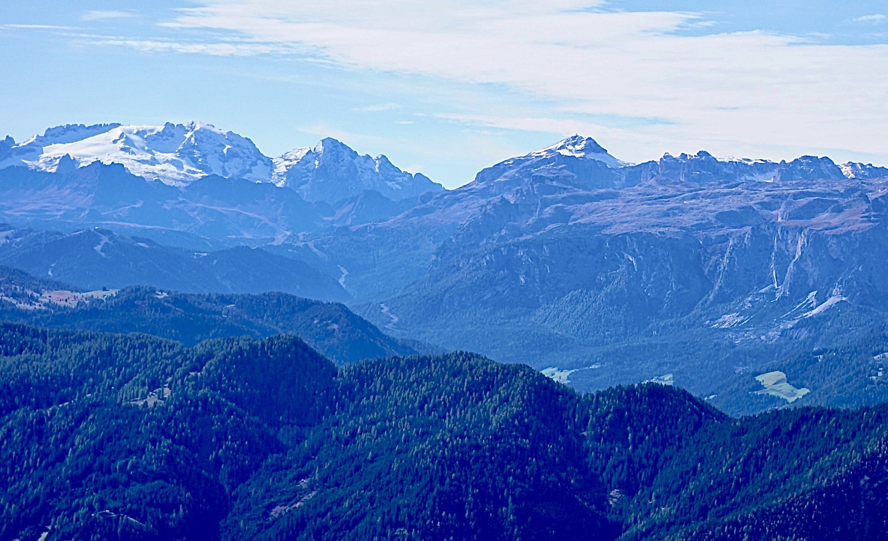 Am Fuß der blauen Berge