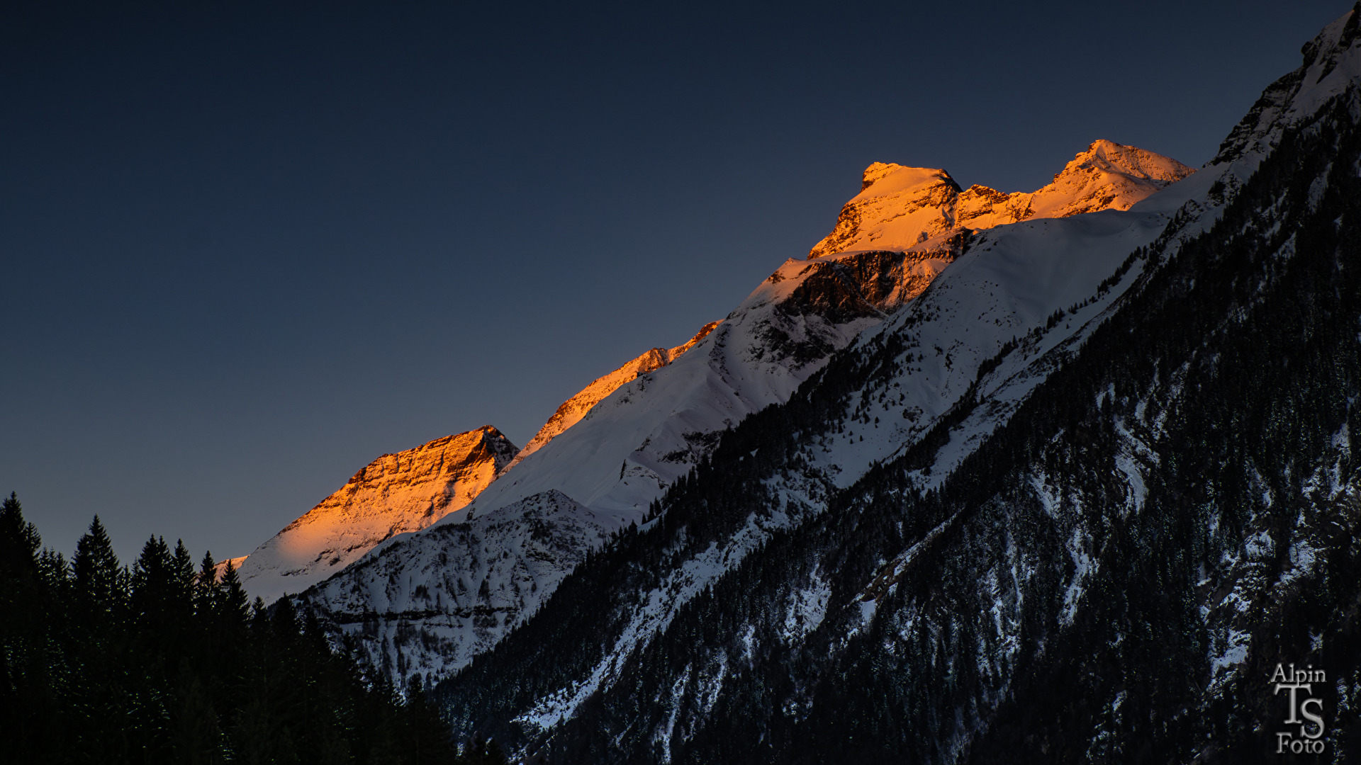 A silhouette of the "Hohe Tauern"