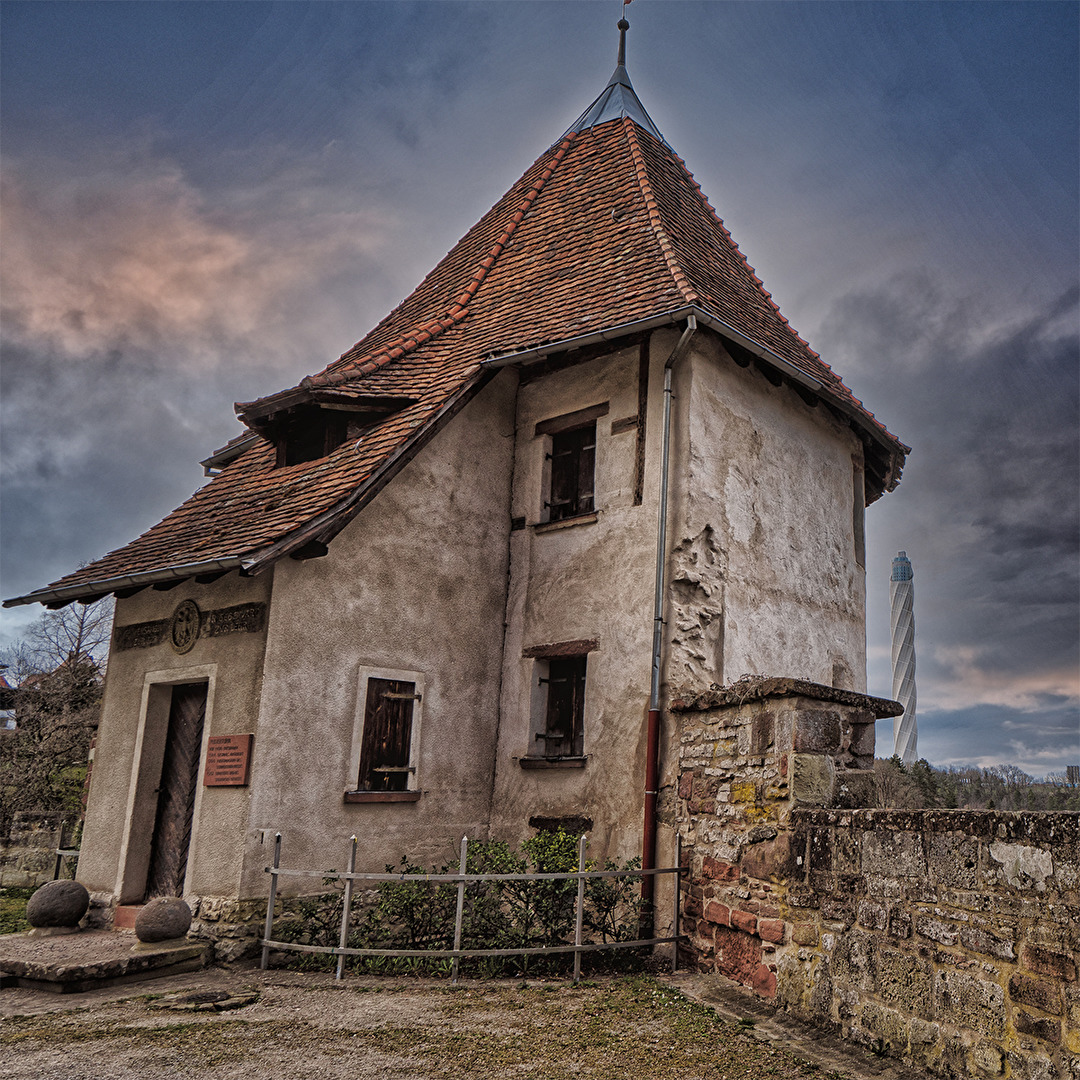 ehmaliger Pulverturm Rottweil BW und dem Aufzugsturm von Thyssen Krupp