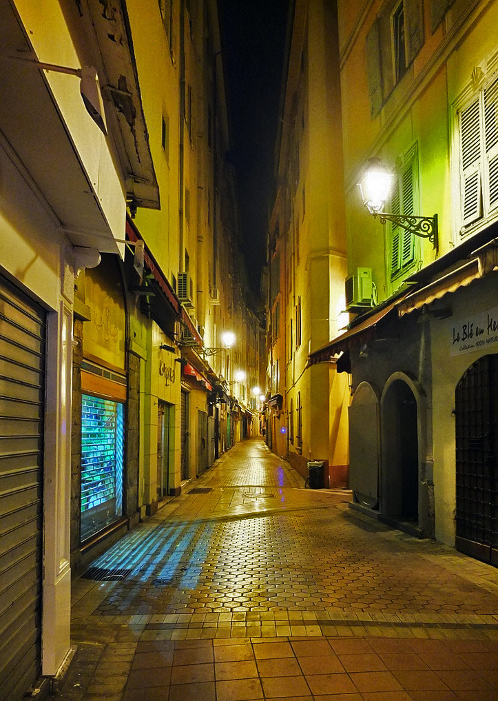 Licht in Nizza bei Nacht