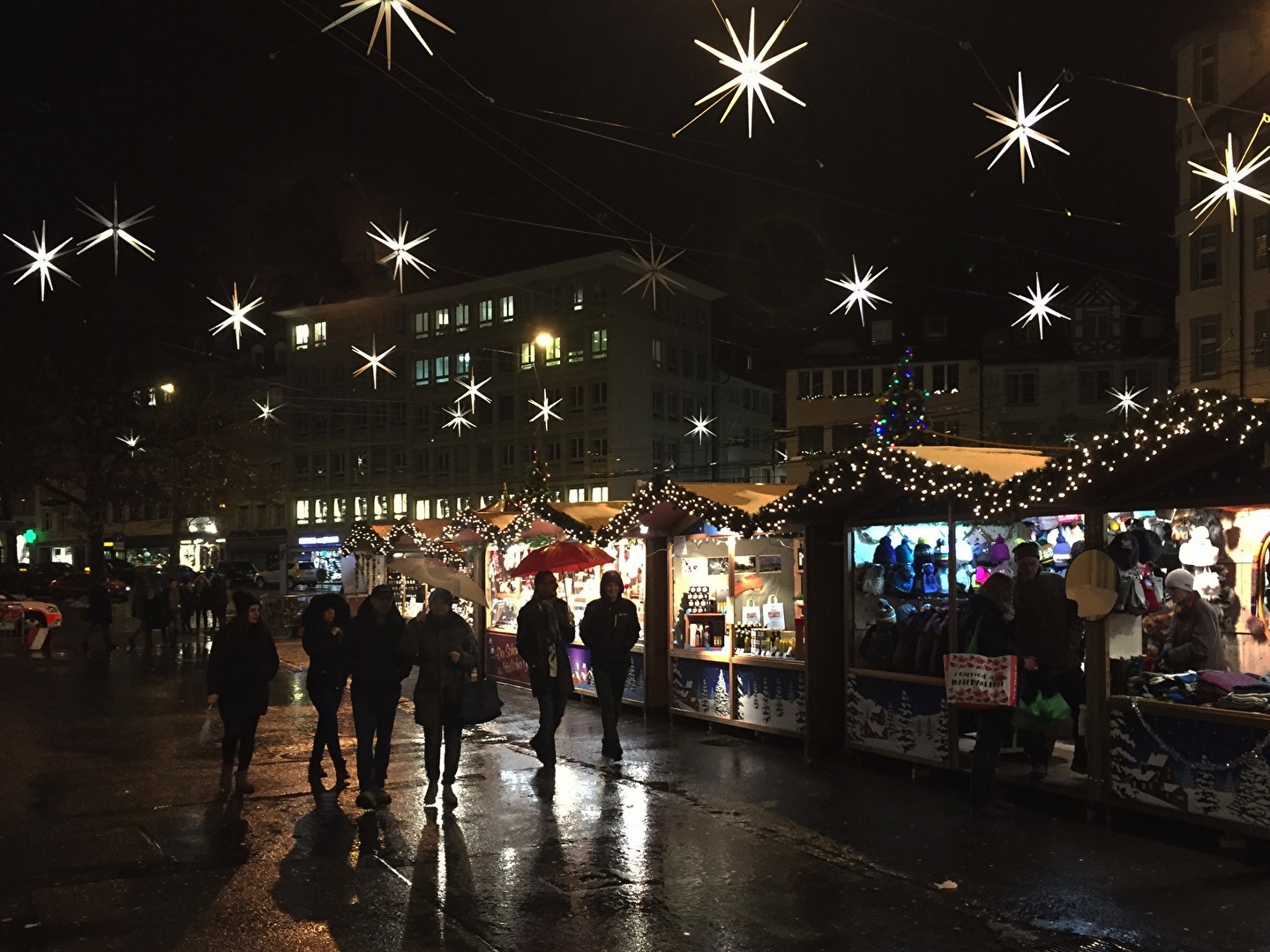 Weihnachtsmarkt im Regen
