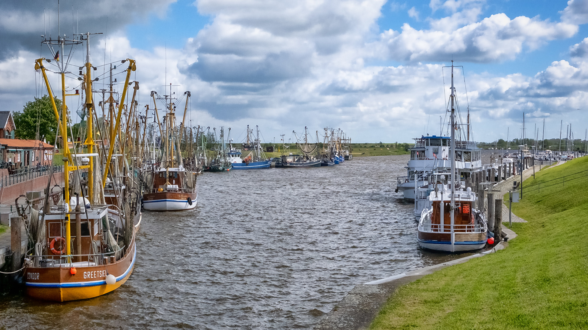 Der Klassiker: Greetsieler Hafen