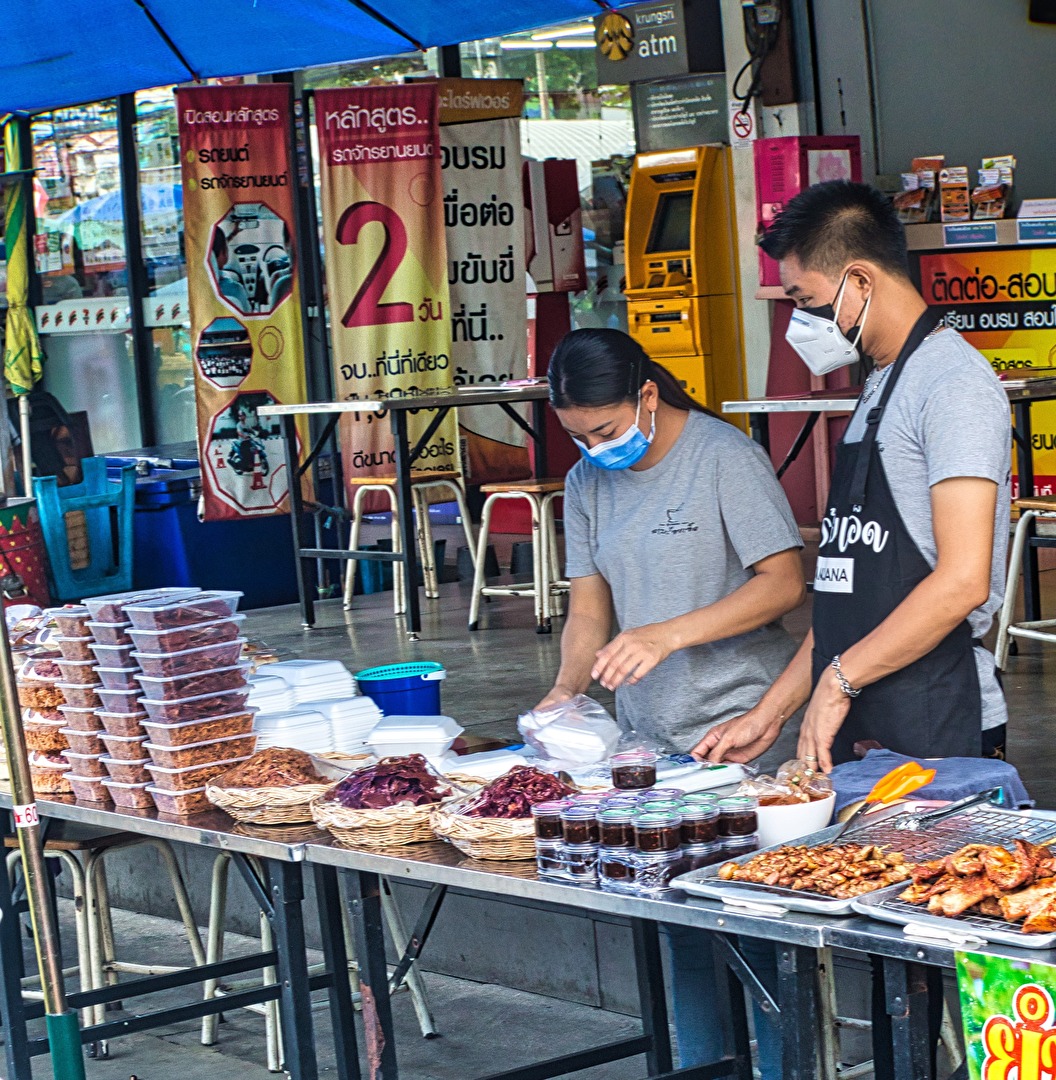 Auf dem Sonntagsmarkt um 7Uhr in Bangkok