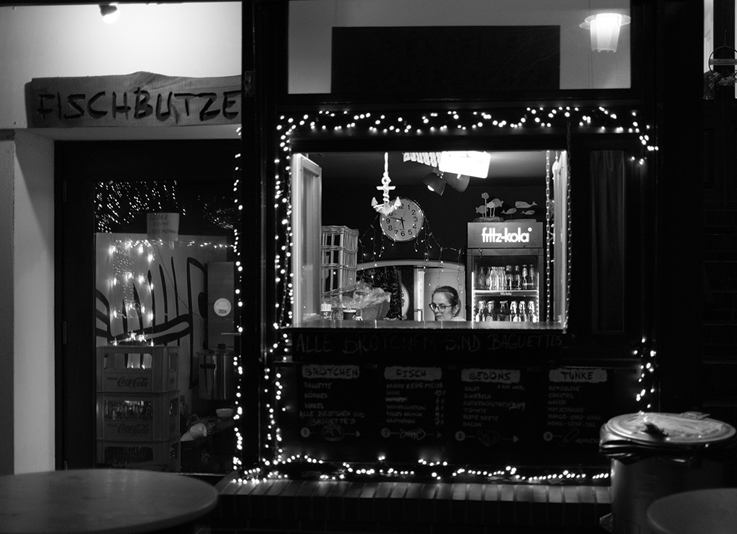 Streetfotografie: Warten auf Kundschaft im Lichtkranz