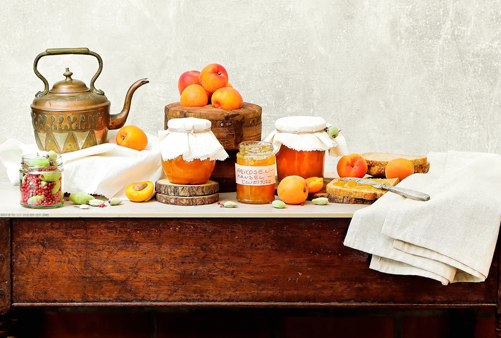 Aprikosenkonfitüre und Seriennummer :-)