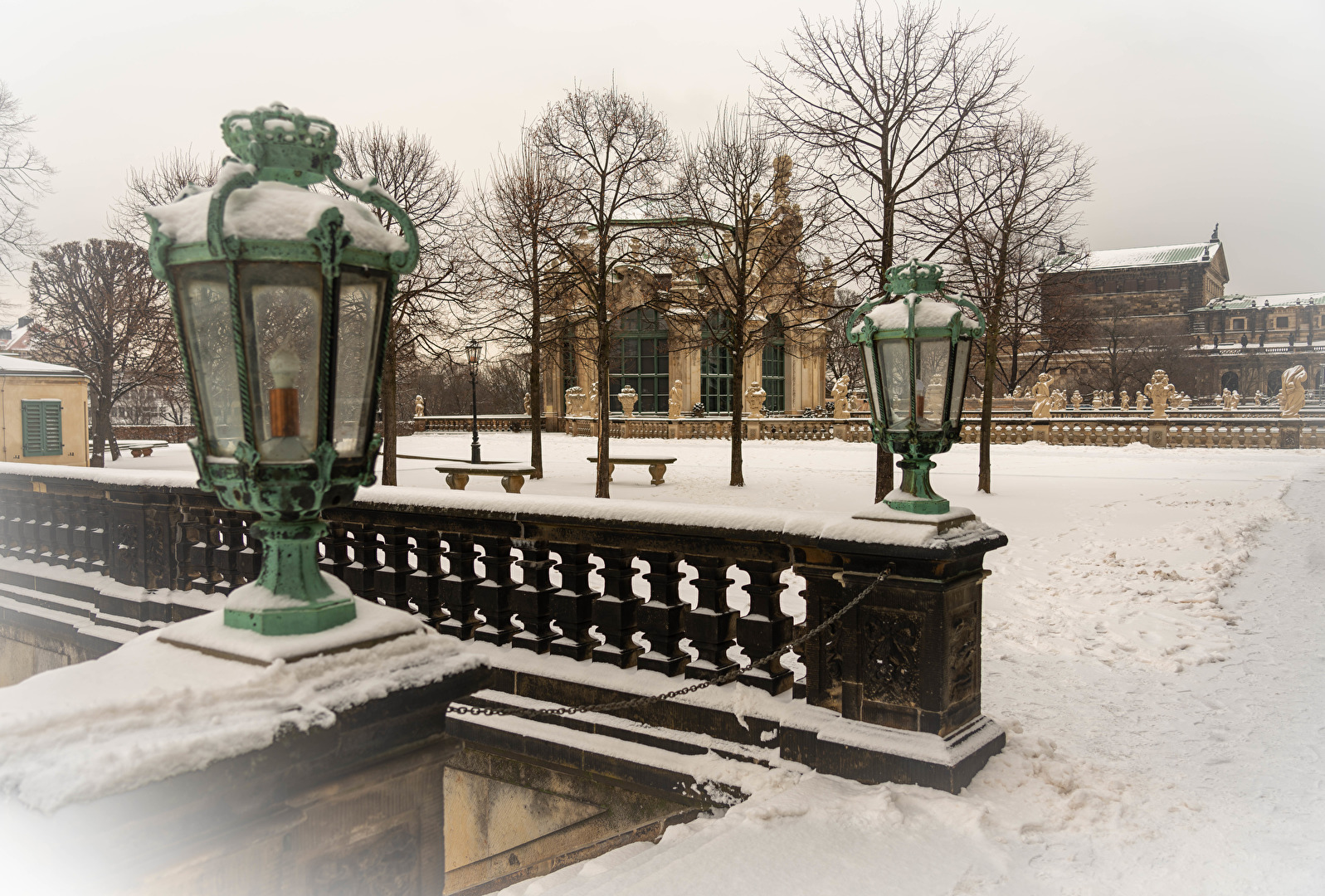 Dresdner Zwinger mit Blick auf die Semperoper