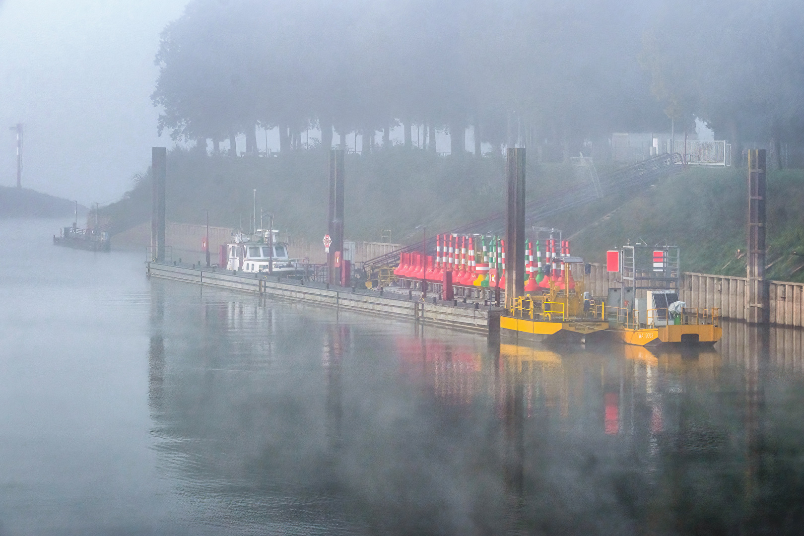 Rhein im Nebel III