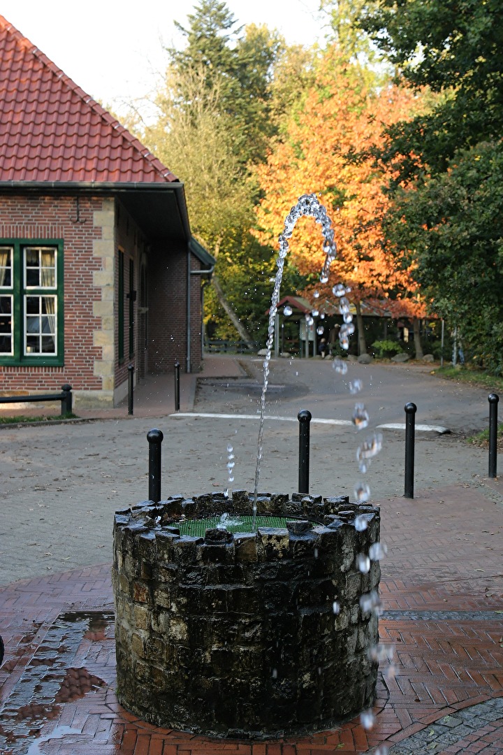 Brunnen mit Wasserspiel
