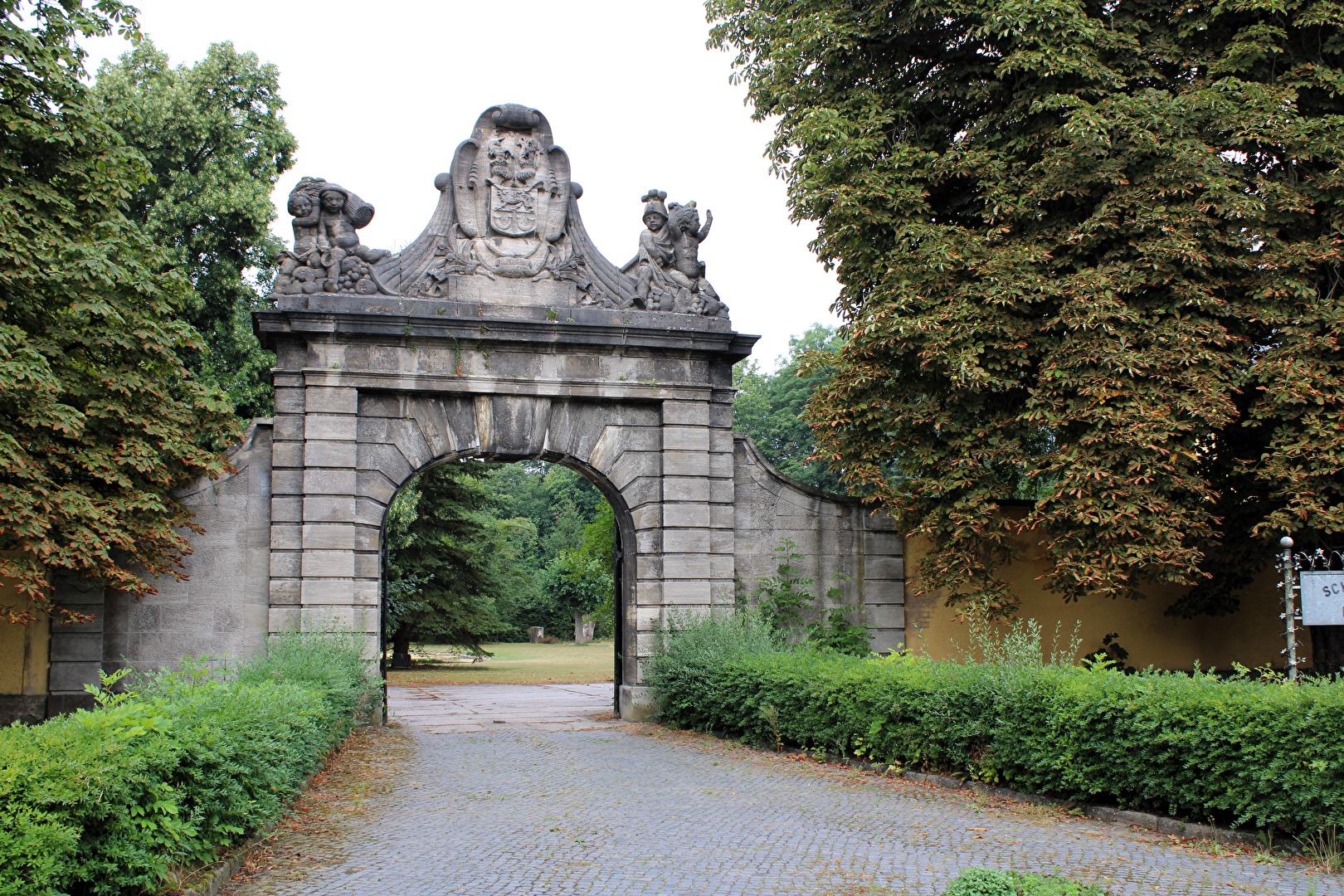 Zugang zum Schloss Marienthal