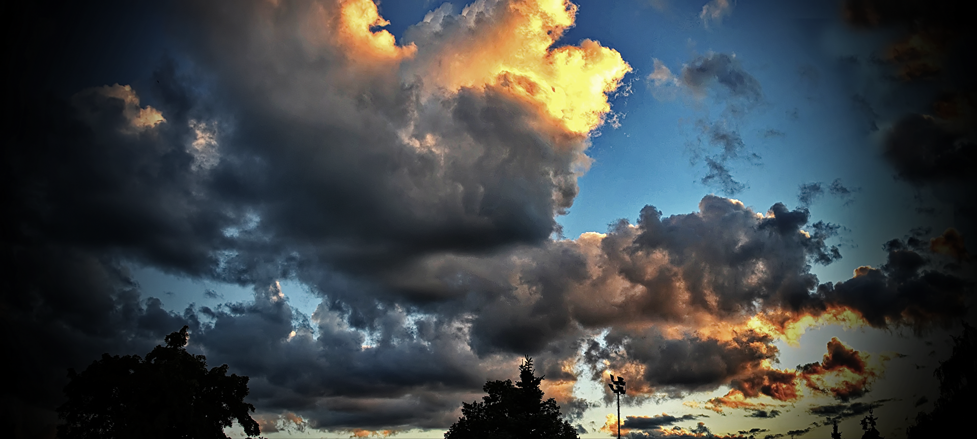 SONNENUNTERGÄNGE + FIRMAMENT - GEBILDE