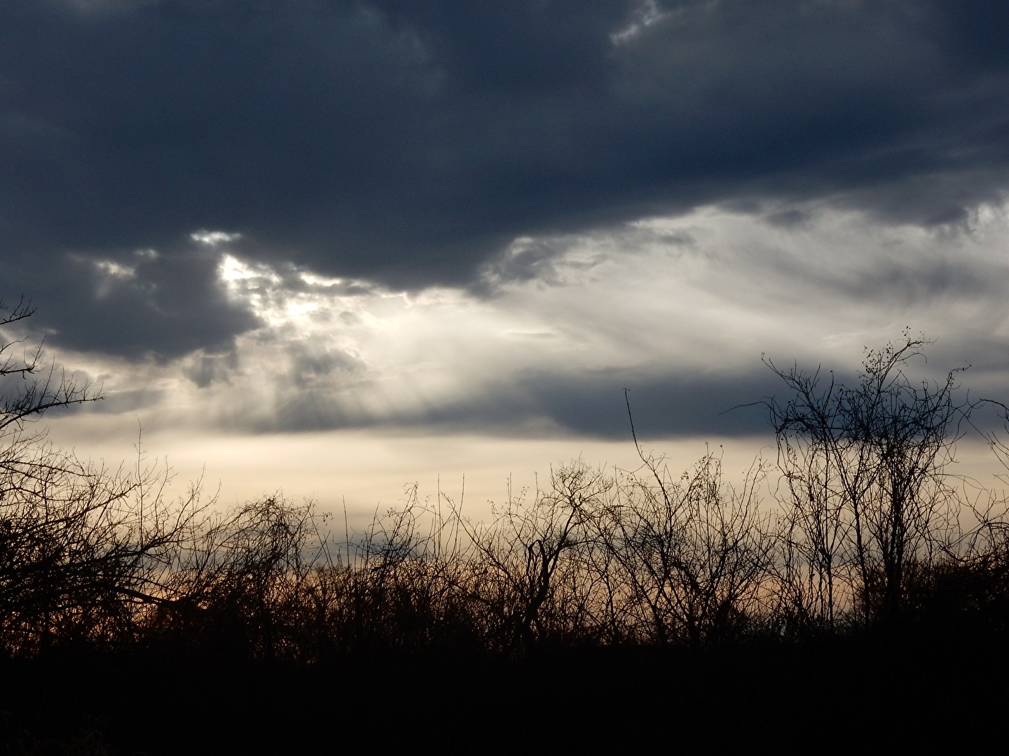 der Kampf Sonnen gegen Wolken