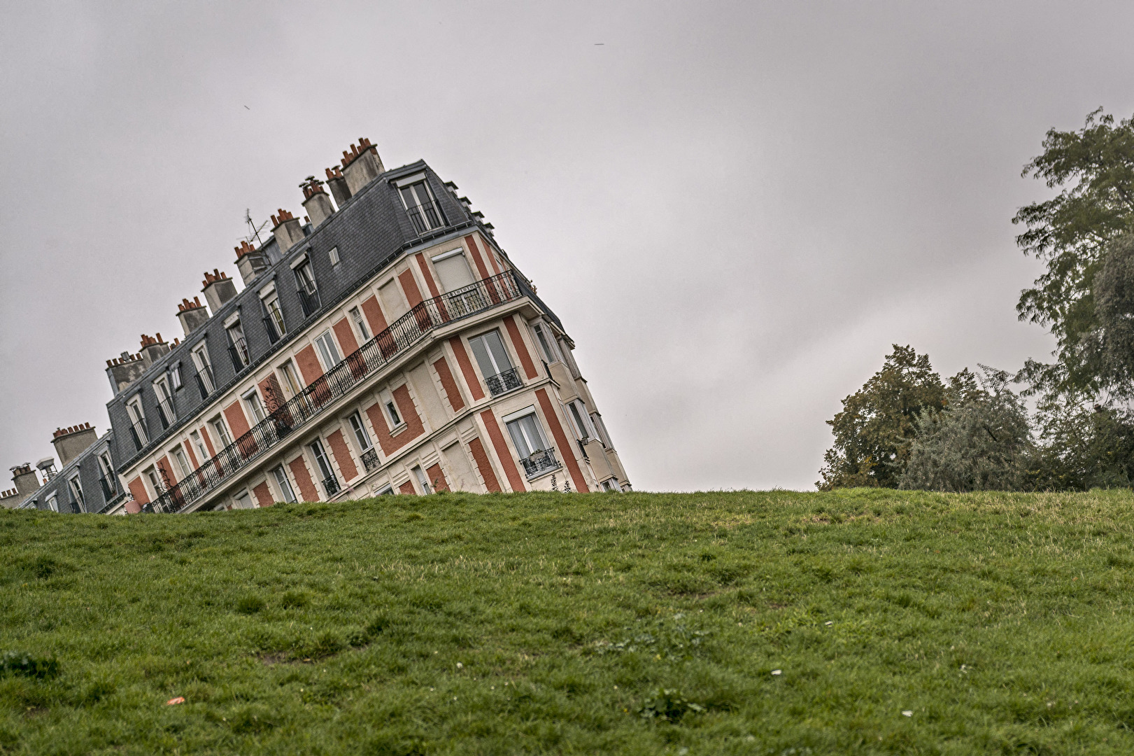 Montmartre, Sinkendes Haus