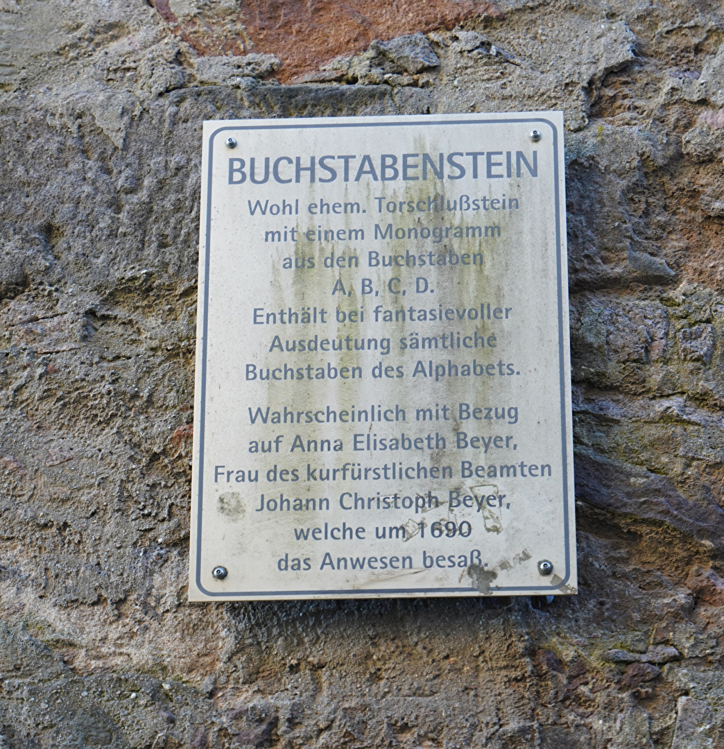 gehört zum Buchstabenstein