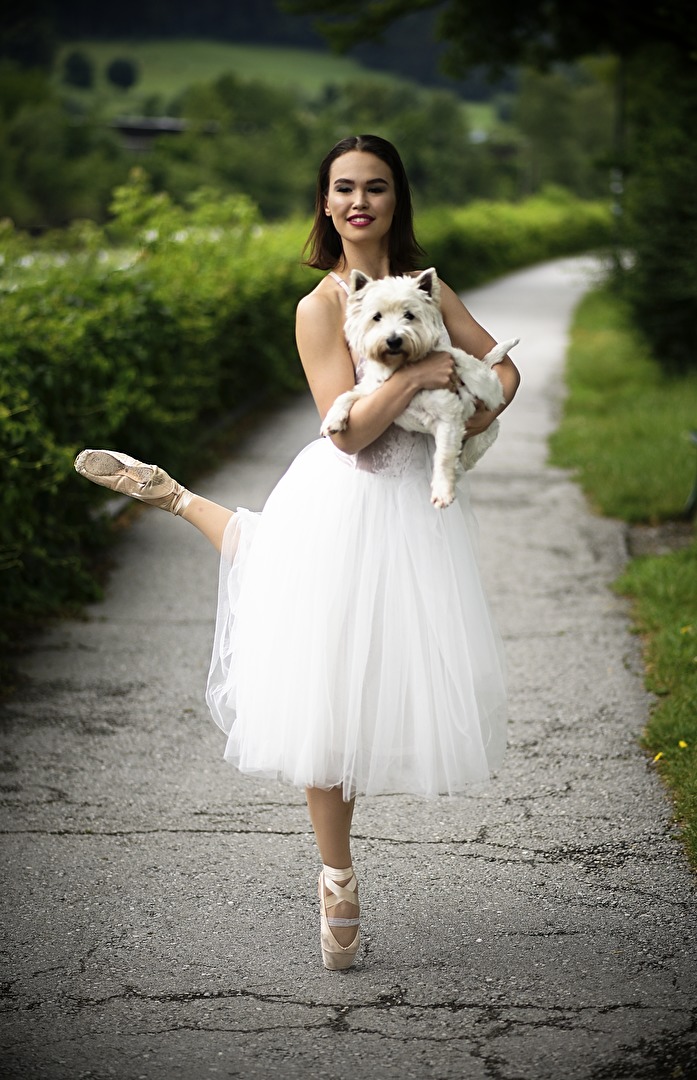 Ballerina mit Hund..