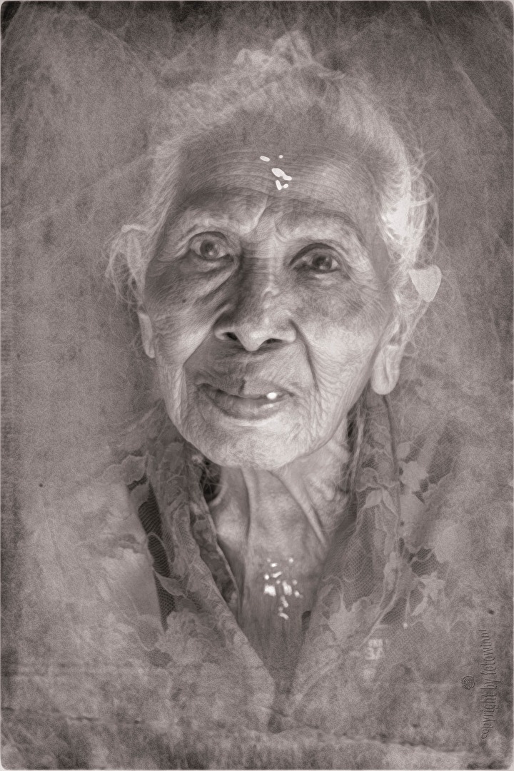 old balinesian Lady