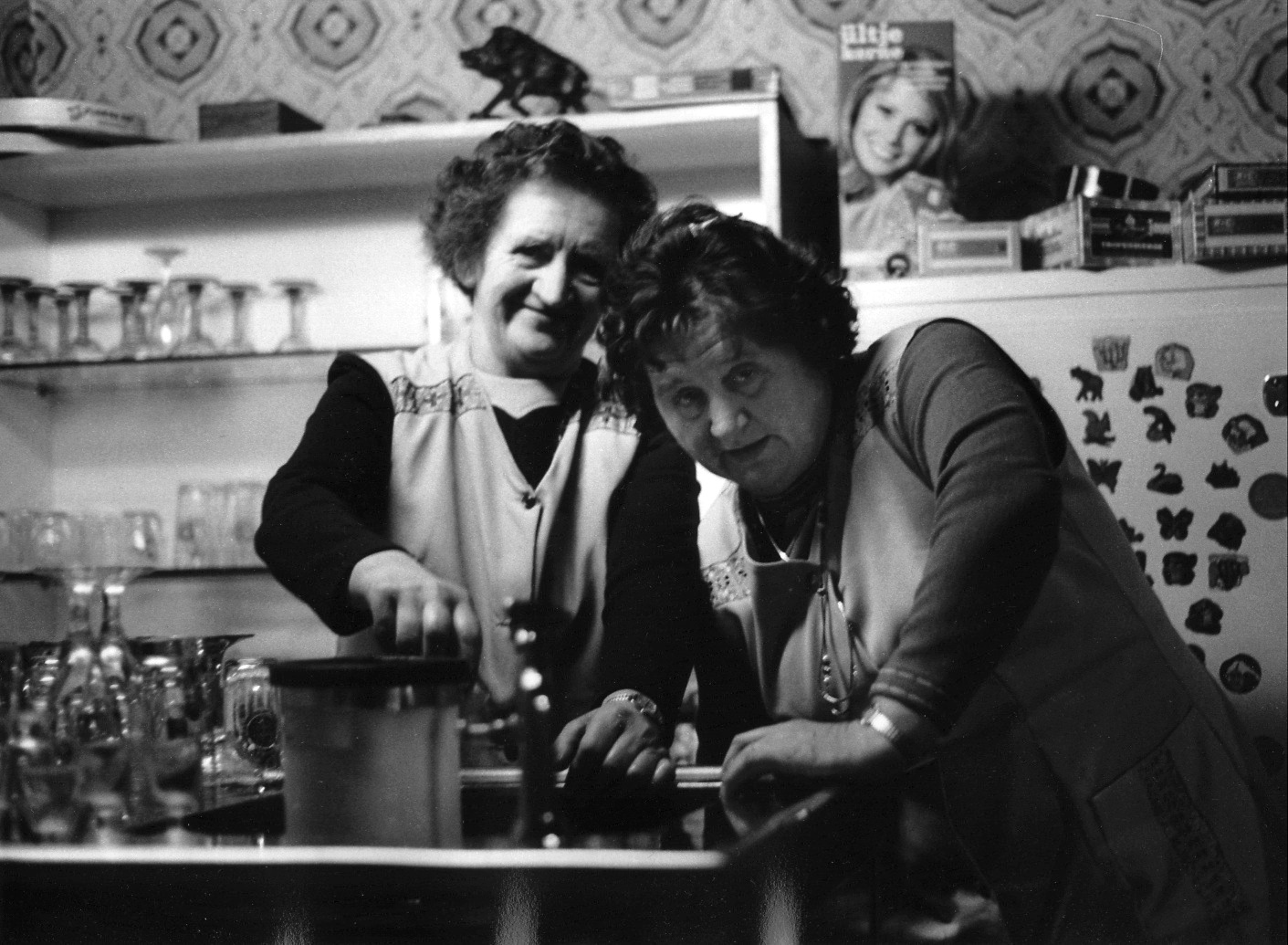 Die Wirtin und ihre Schwester.