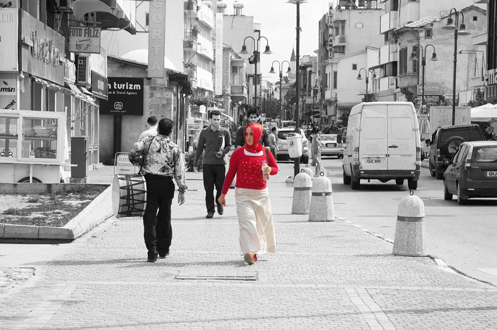 Kırmızılı kadın Frau in Rot