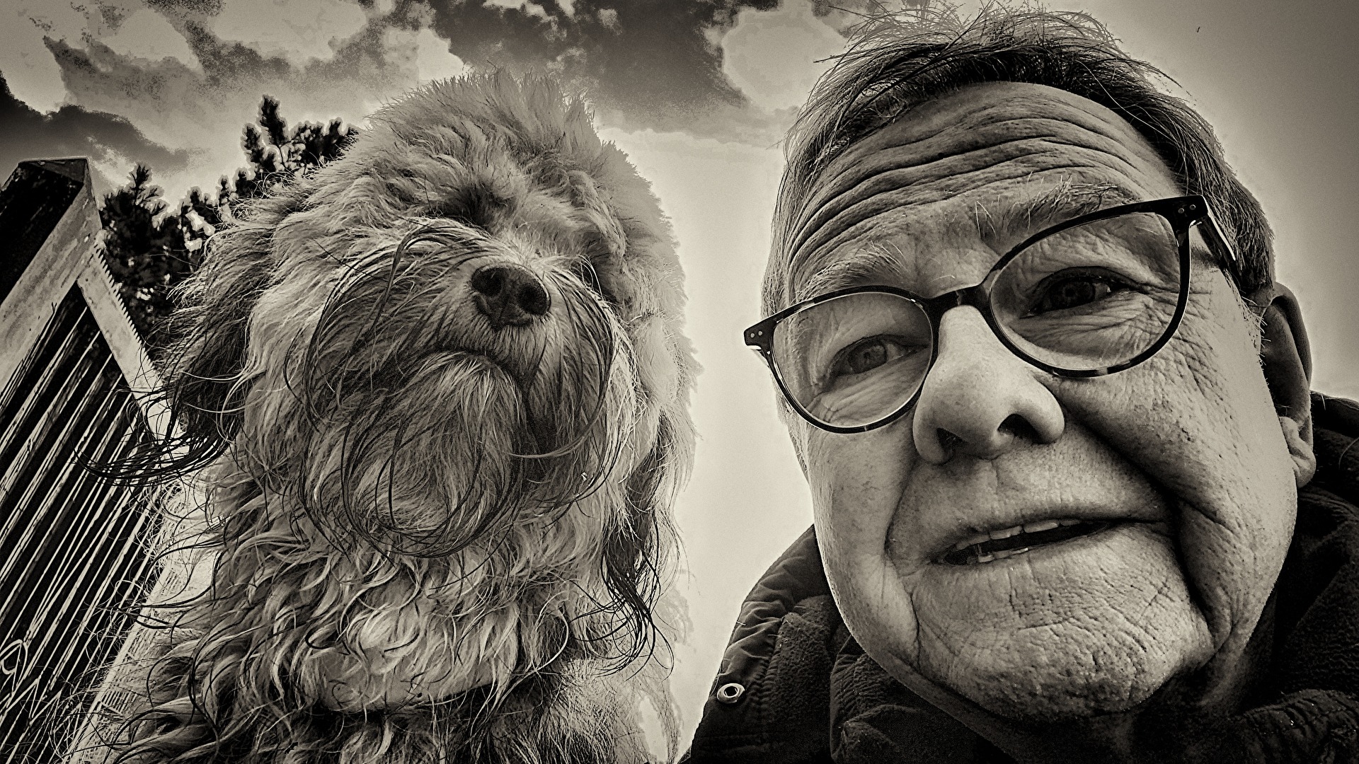 Alter Mann mit jungem Hund