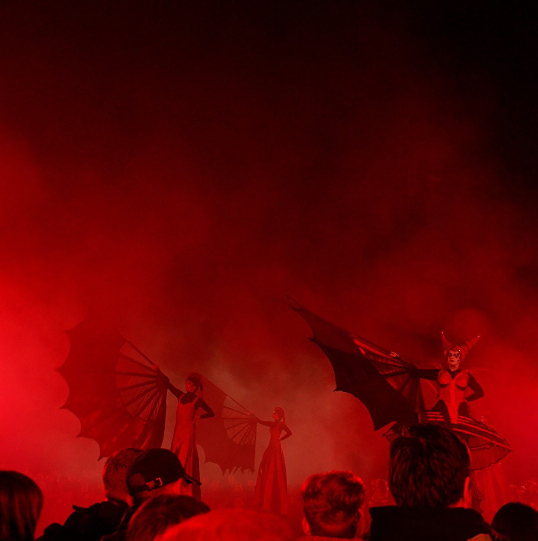 #rotlicht. | invasion. [2|2] ... dann ganz viele.
