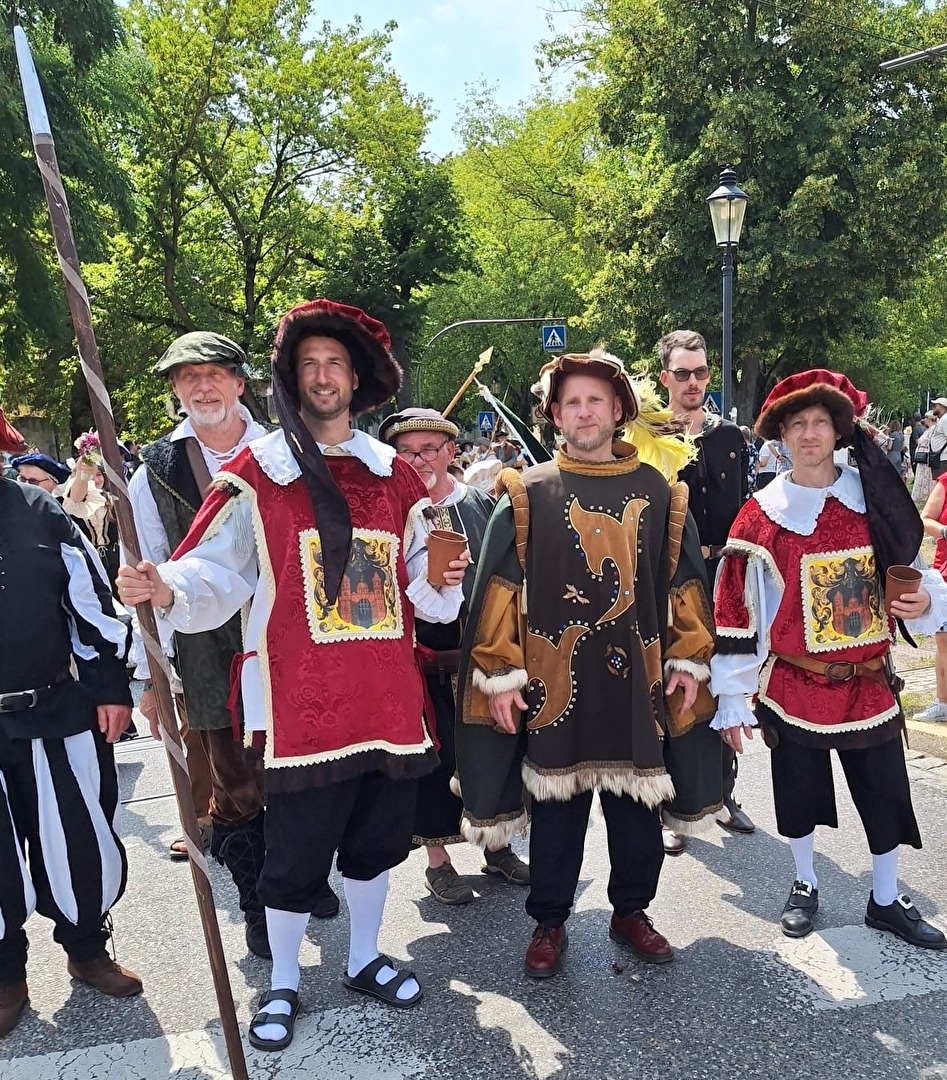 Personengruppe beim Naumburger Kirschfest