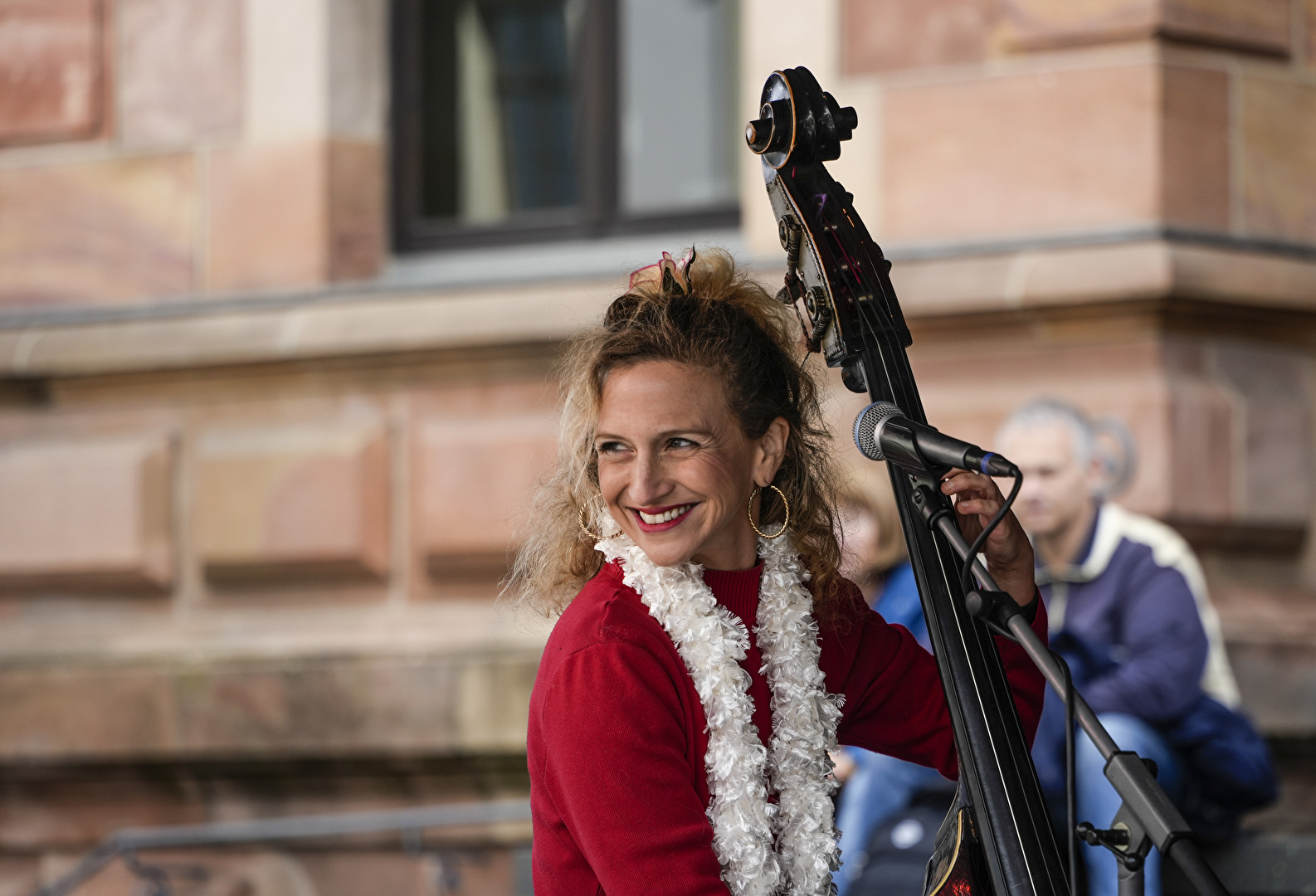 Bassistin in Wiesbaden Evas Apfel