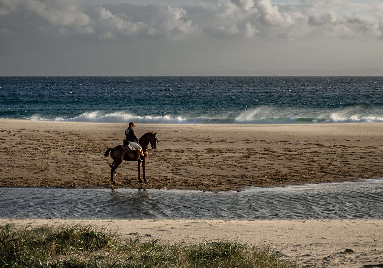Reiter am Strand in Andalusien