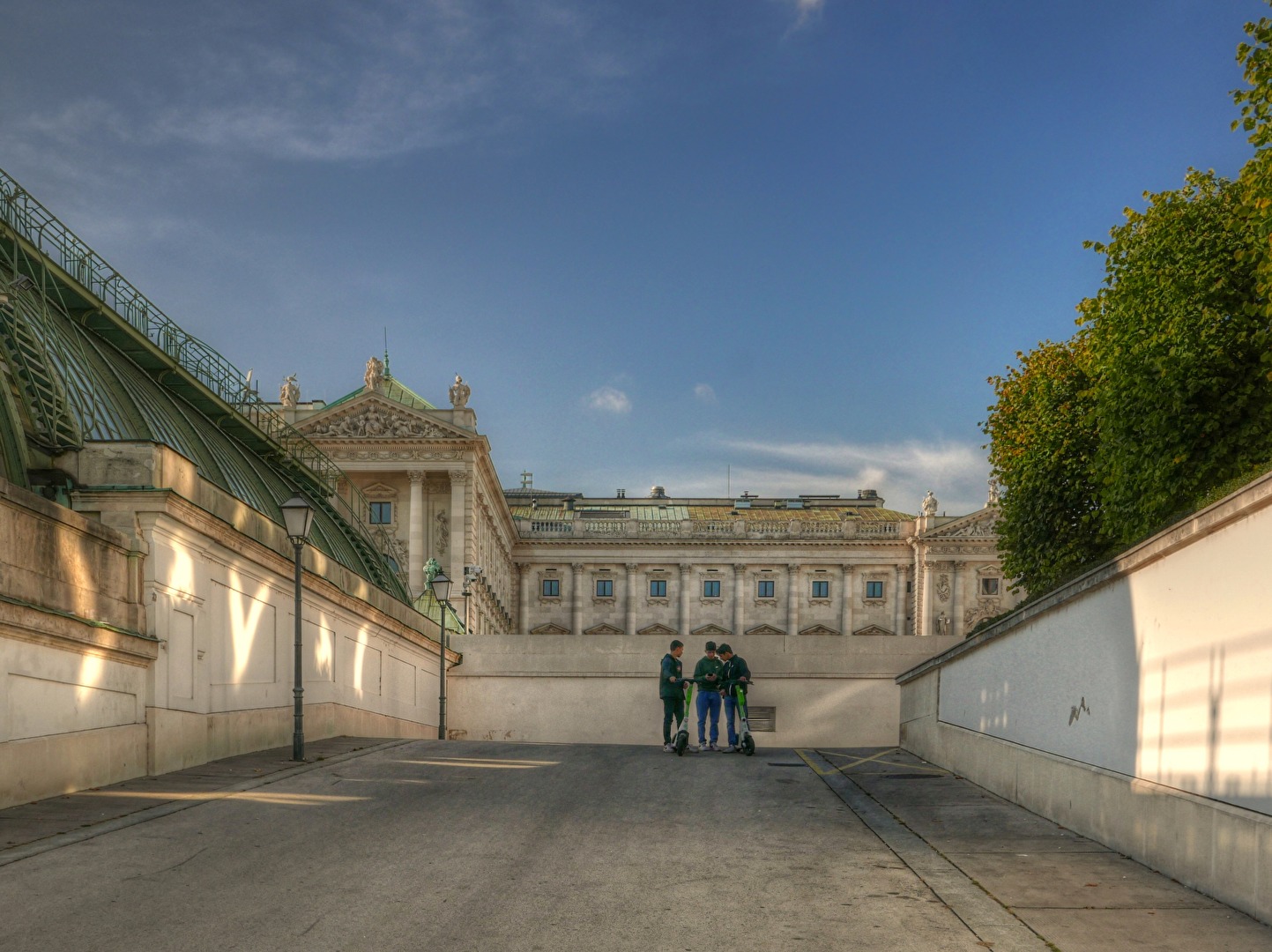 Hinter der Hofburg  / Wien