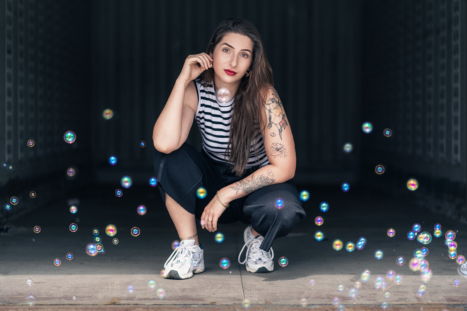 Jasmine mit Seifenblasen im Container