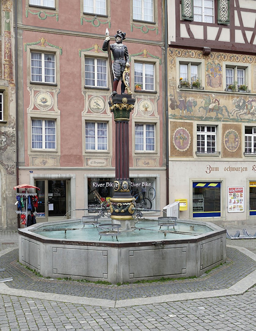 historischer Stadtbrunnen