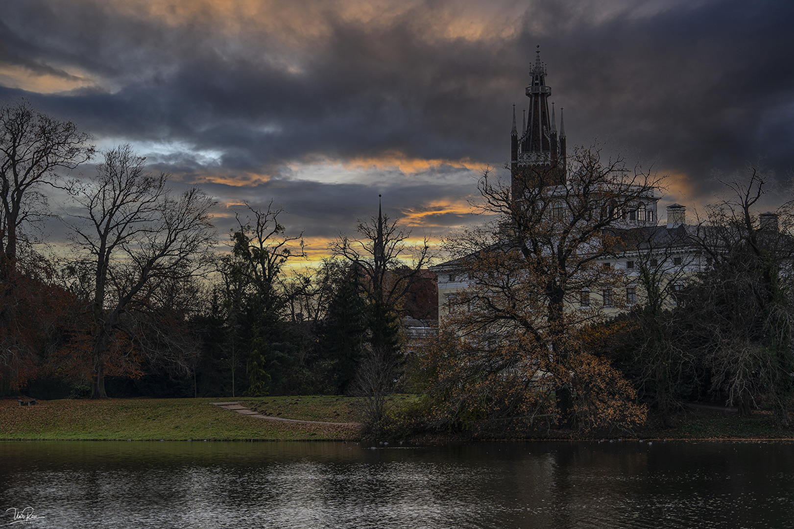 Schloß Wörlitz mit dem Bibelturm der St. Petri Kirche