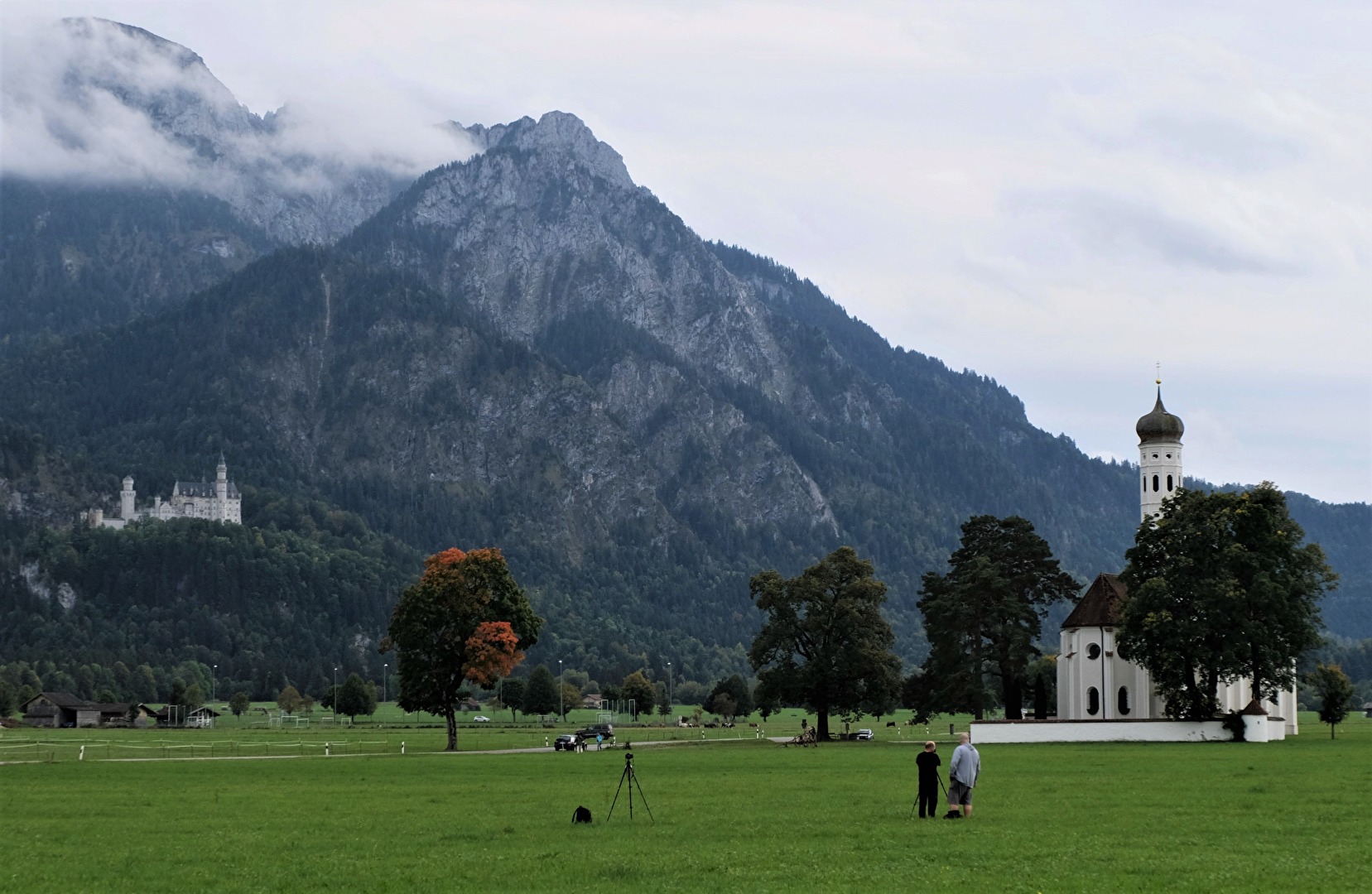 St. Koloman mit Schloß Neuschwanstein im Hintergrund