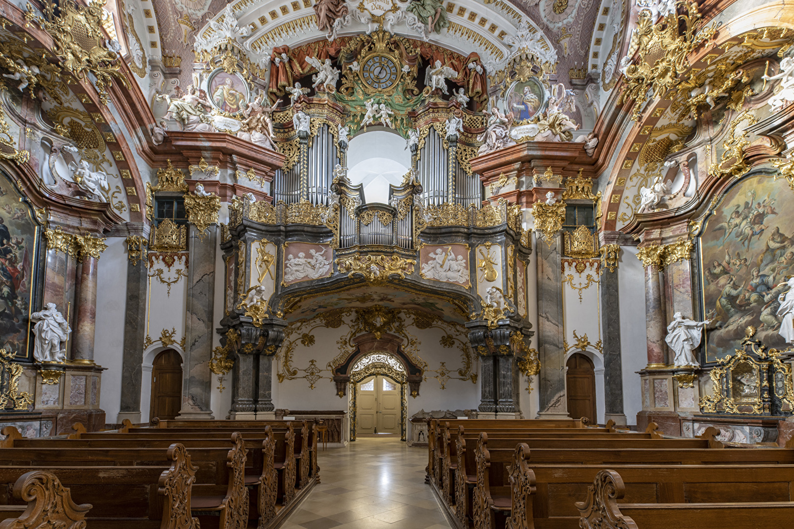 Stiftskirche Wilhering vom Altar aus gesehen