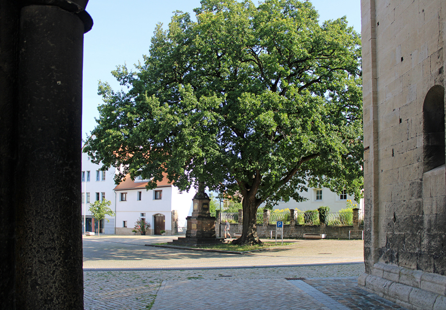 Kirchenvorplatz