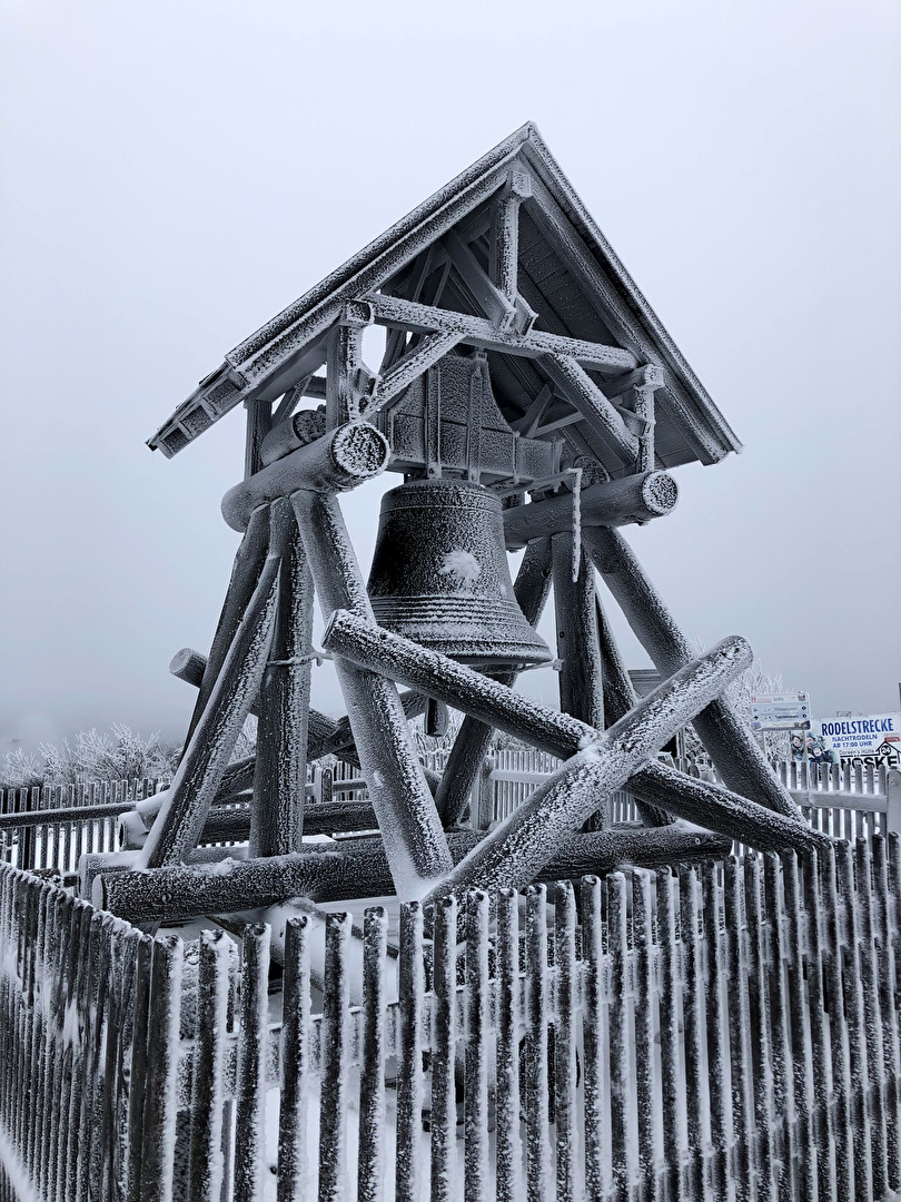 Friedensglocke auf dem Plateau des Fichtelberges