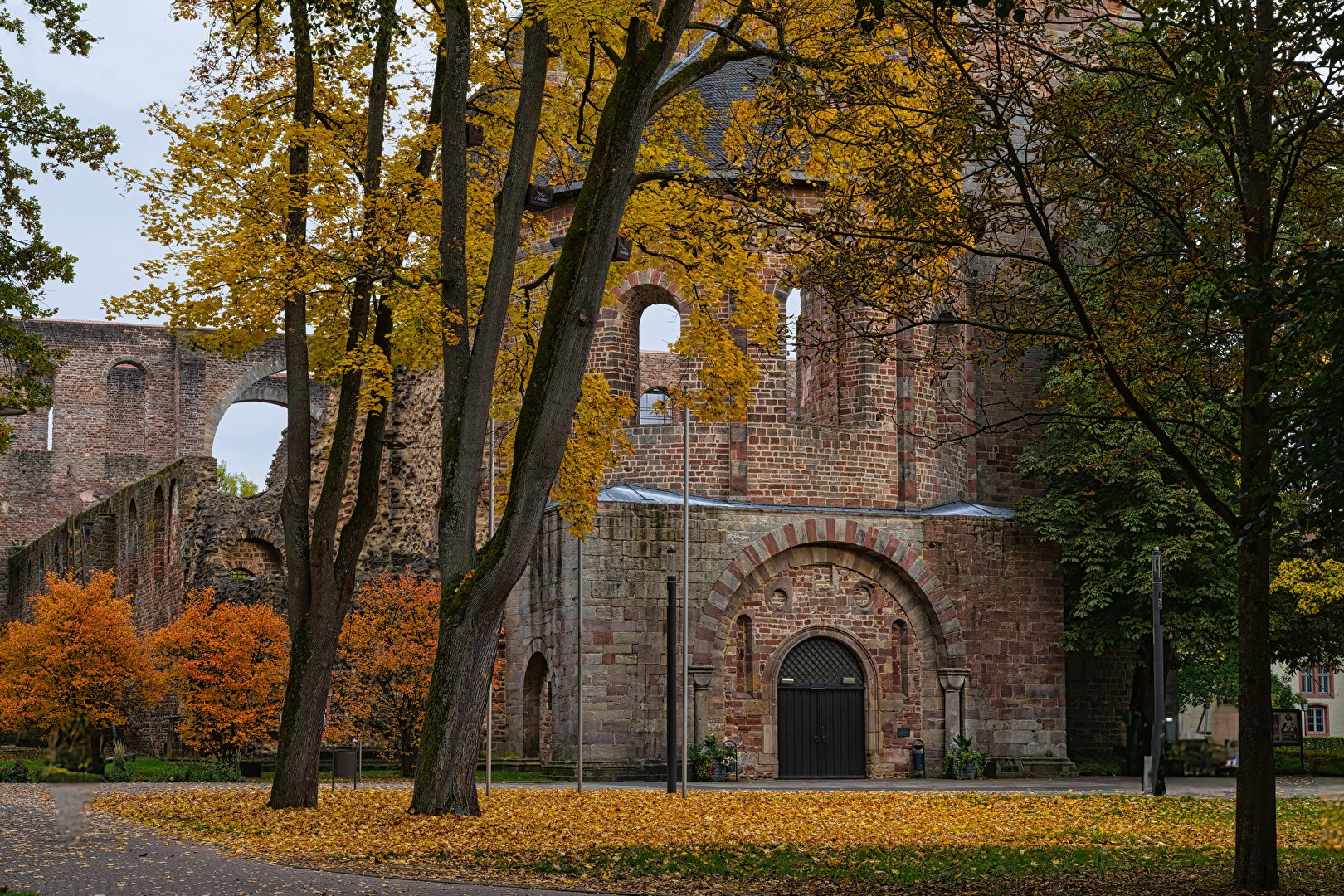 Stiftsruine Bad Hersfeld in herbstlichen Farben