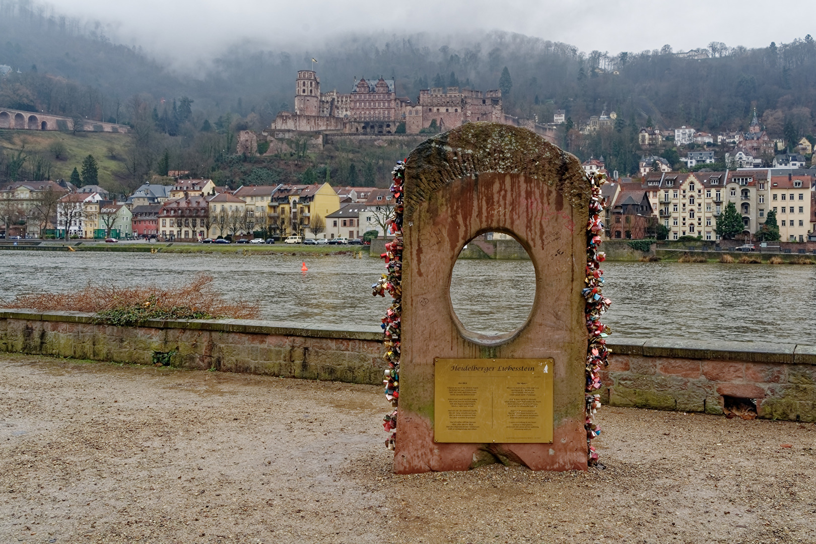 Liebesstein mit Schloss Heidelberg