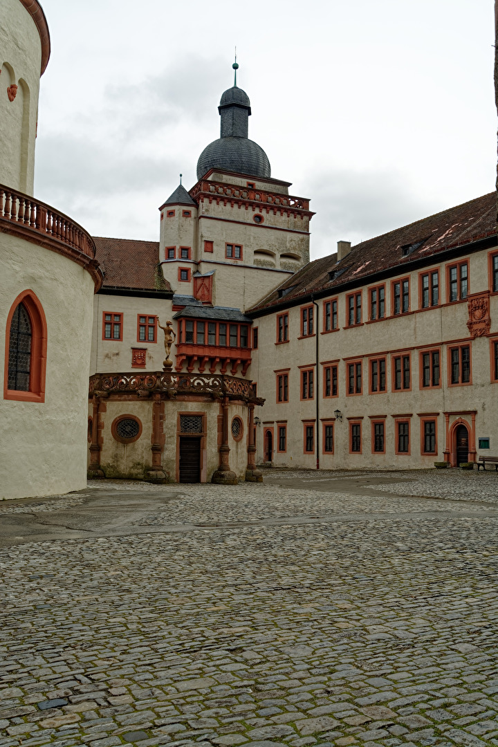 Randesackerer Turm mit Brunnenhaus