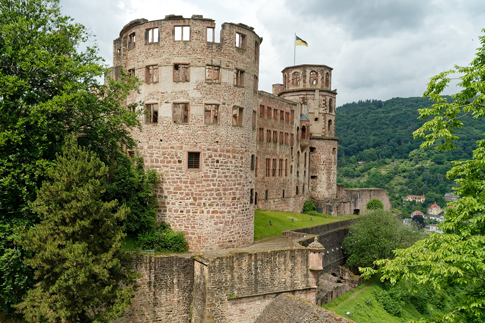 Apothekerturm, Ottheinrichtsbau / Deutsches Apotheken - Museum und Glockenturm