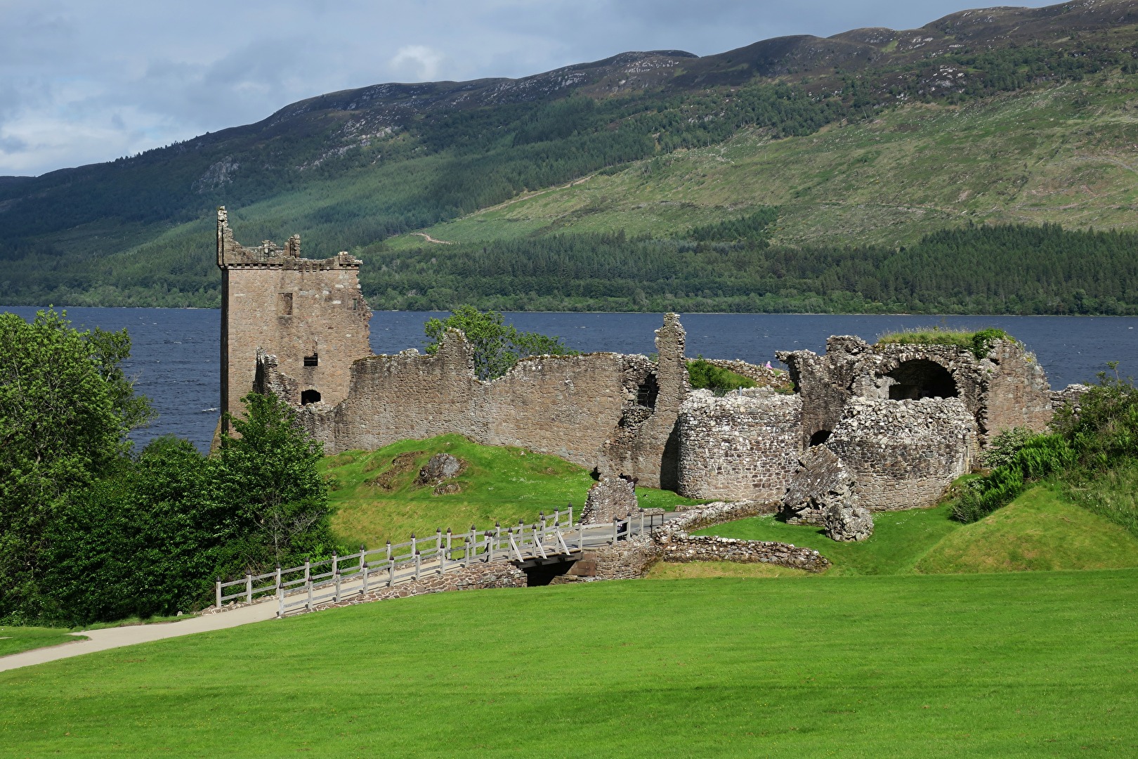 Urquhart Castle / Loch Ness