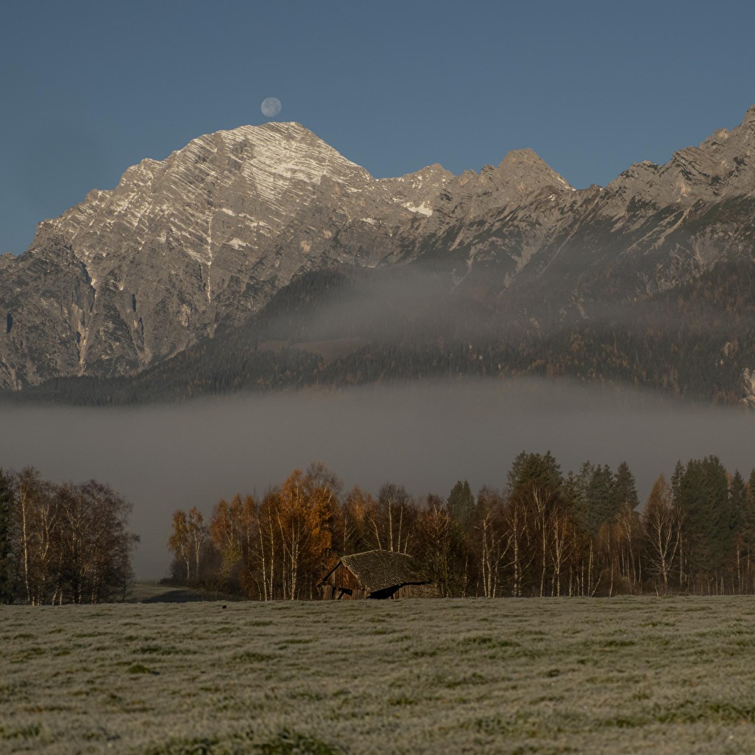 Ein Panorama Blick in die nördlichen Kalkalpen