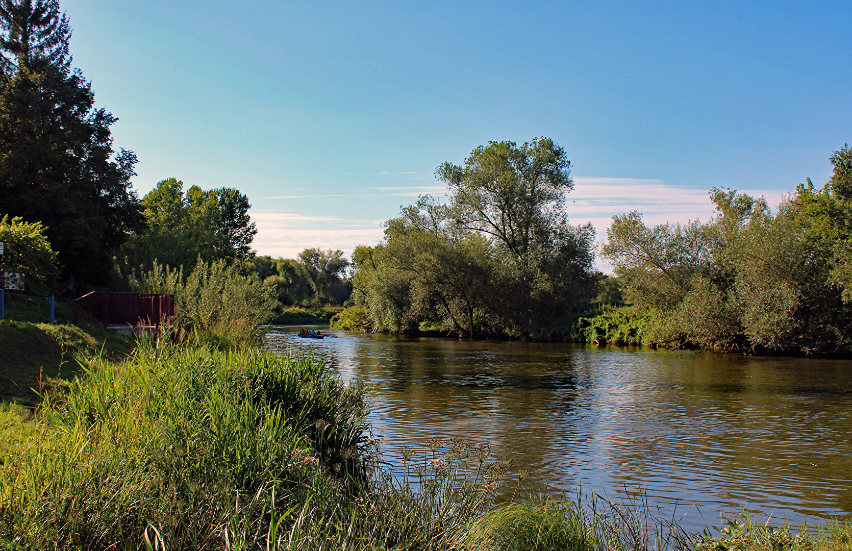 Ein Sommerabend am Fluss