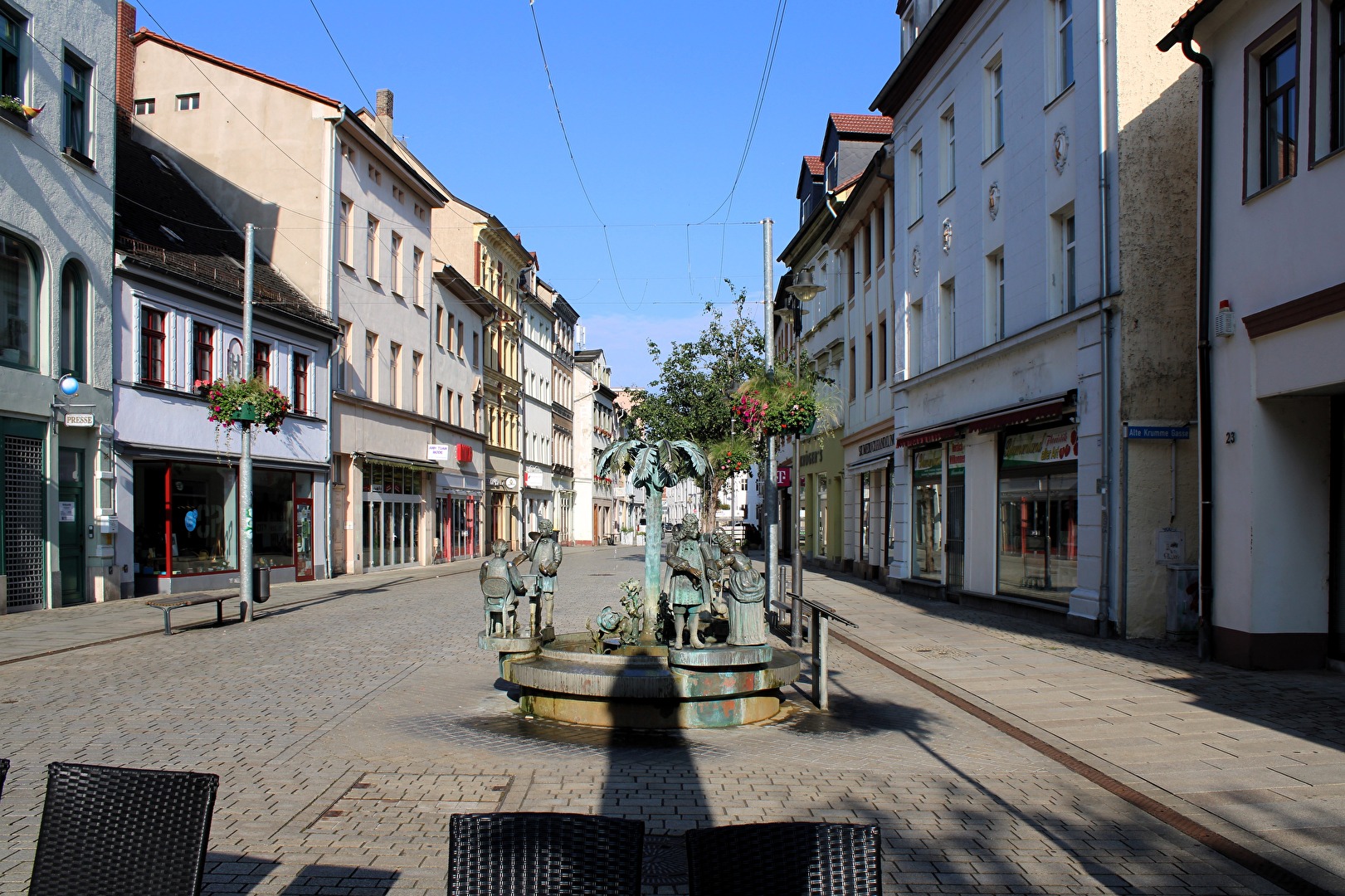 Skulptur (1) mit Brunnen