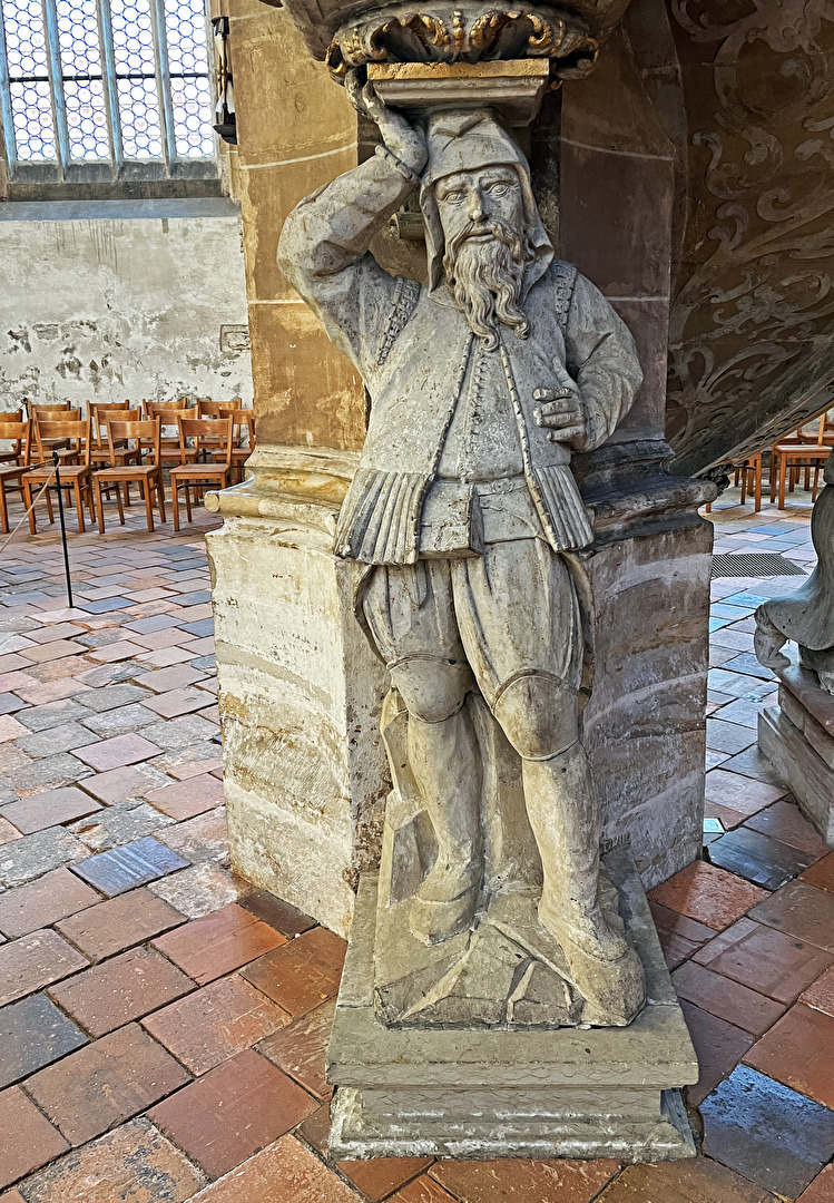 Statue an der Bergarbeiterkanzel aus dem Jahr 1638 im Freiberger Dom