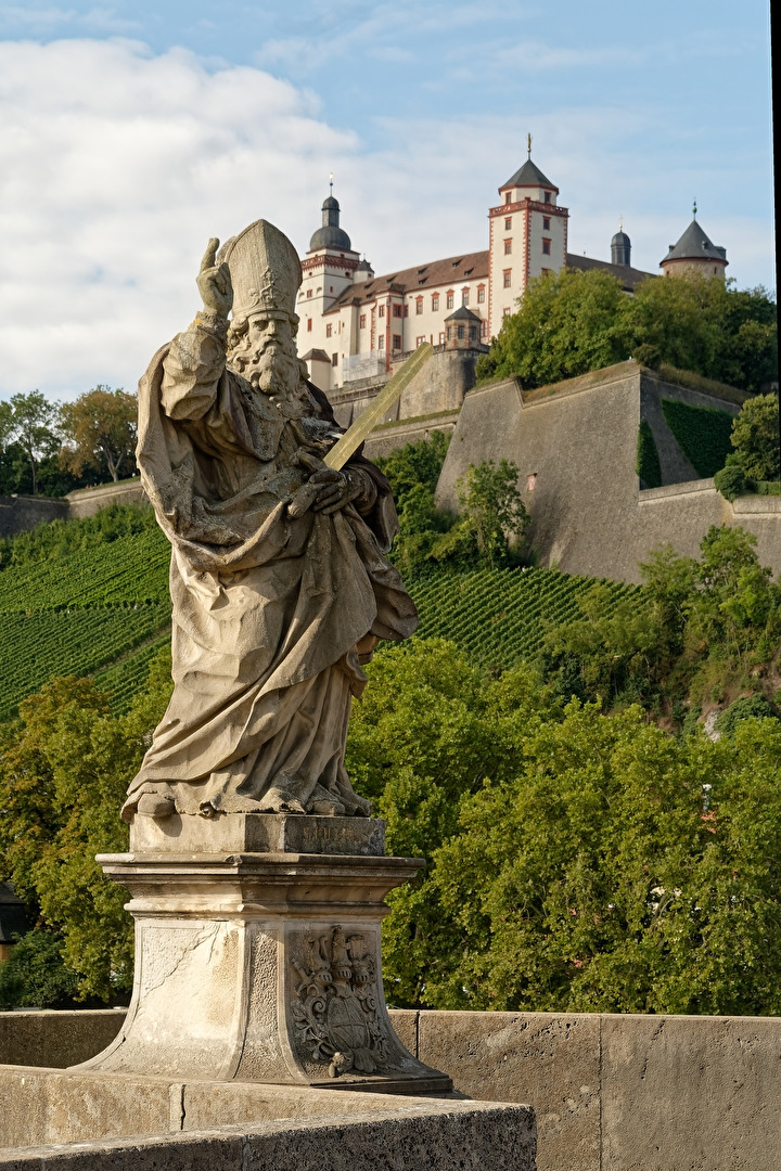 St. Kilina und Festung Marienberg