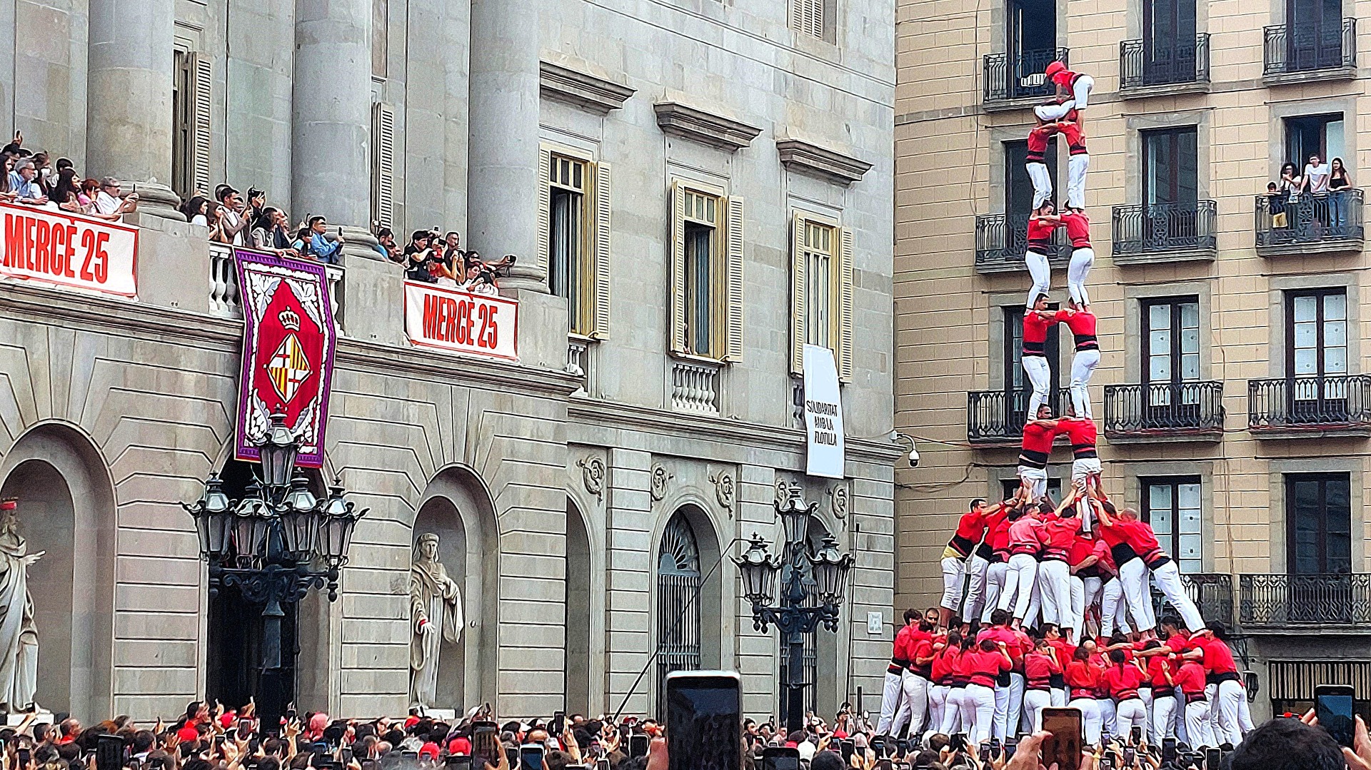Turmbau von Menschen zum Stadtfest „La Mercè“ 2025
