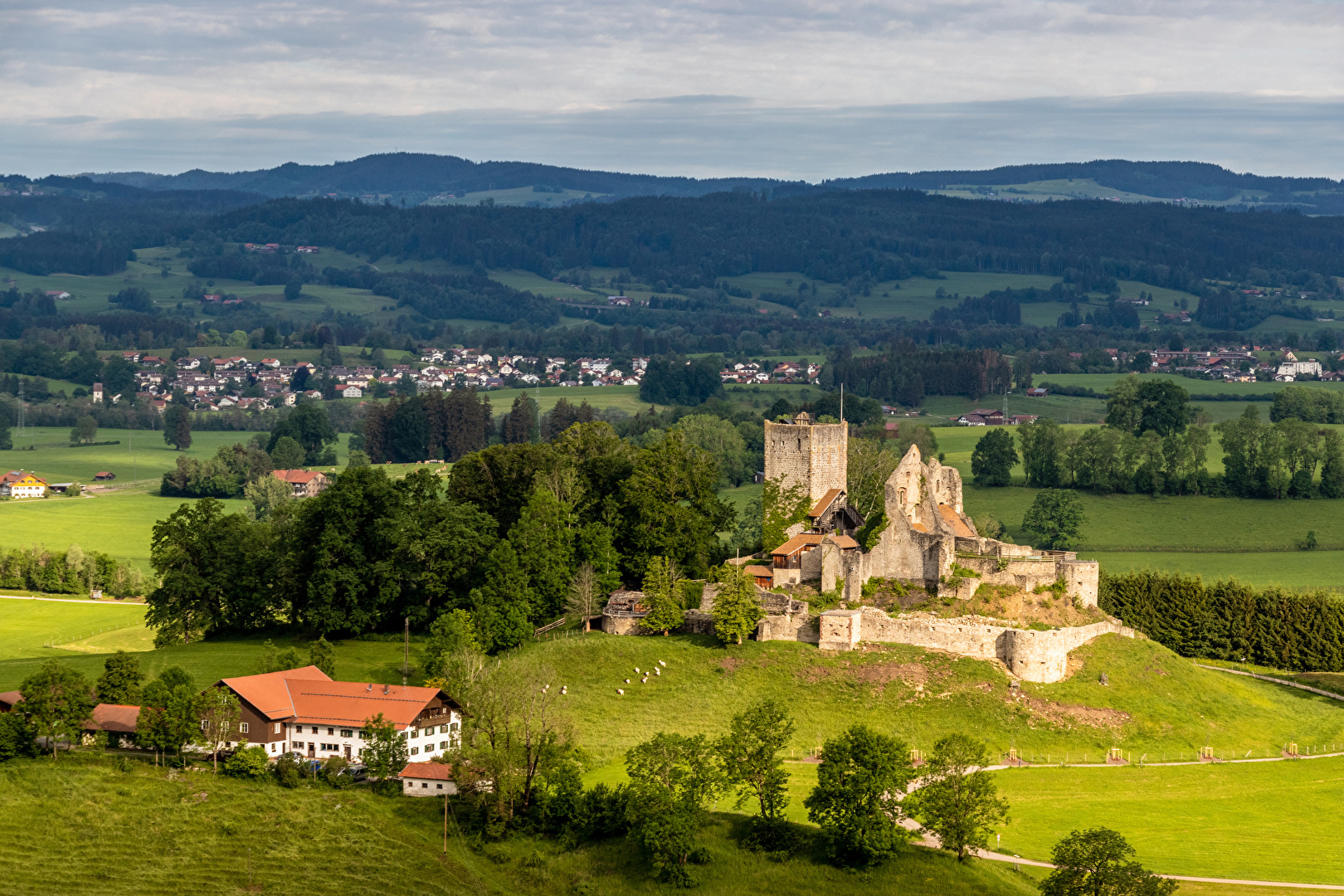 Burgruine Sulzberg im Morgenlicht