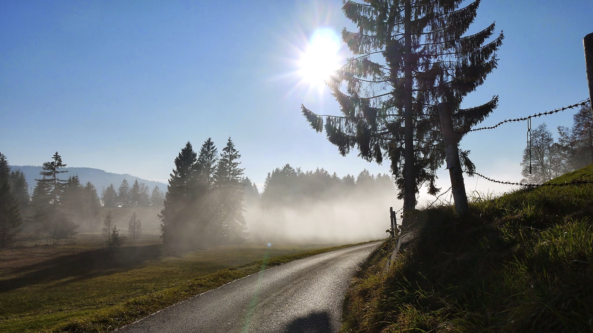 Landschaften im Herbstnebel