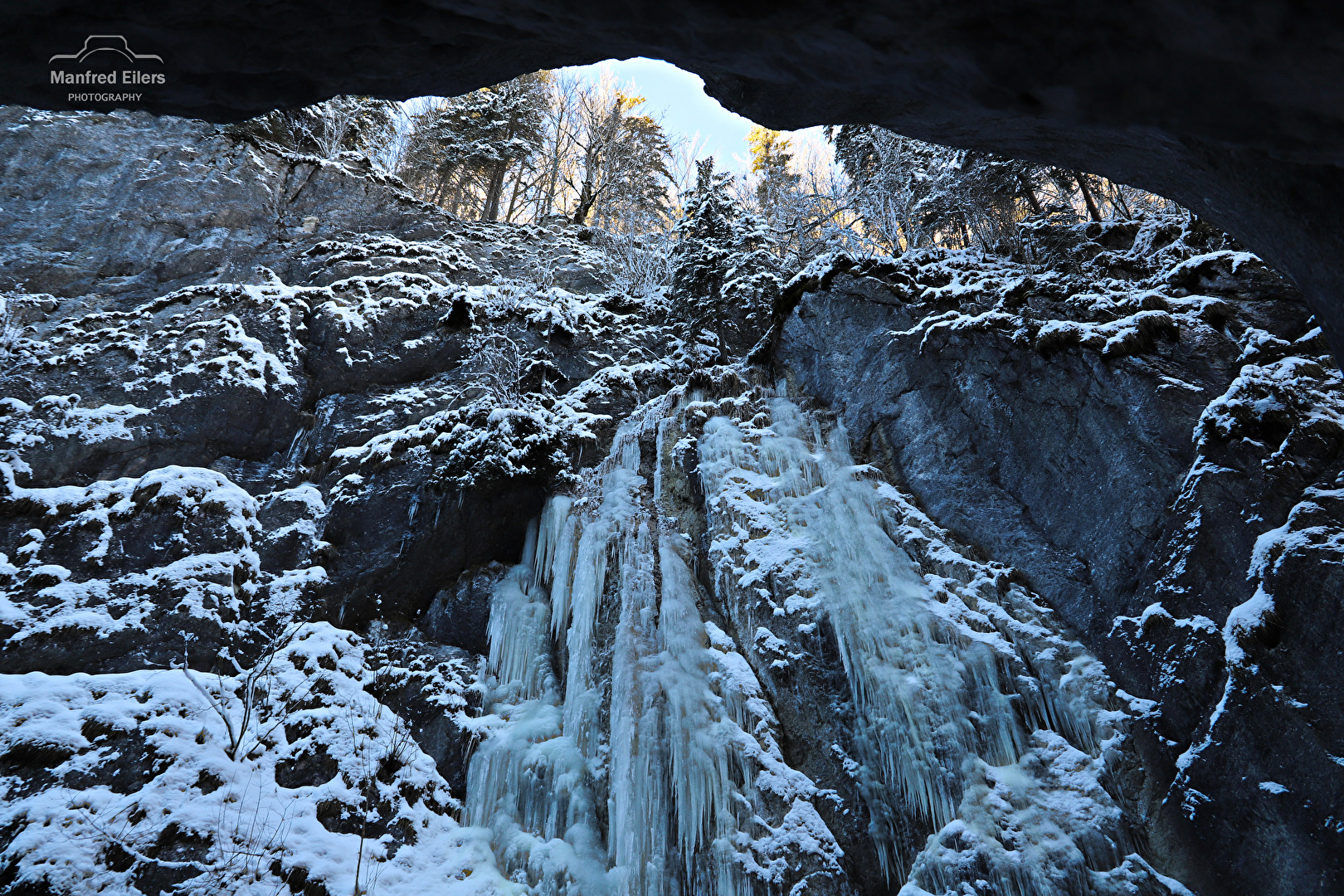 Aus einer Höhle in Tirol heraus Aufgenommen.