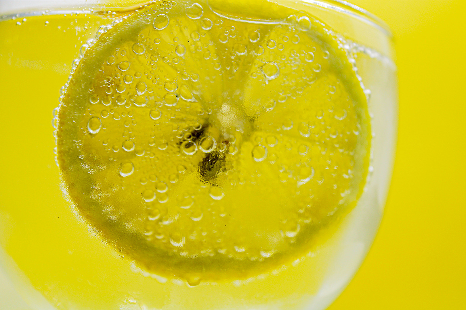 Eine prickelnde Zitrone